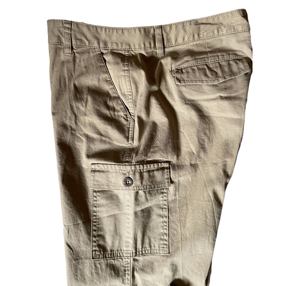 L. L. Bean Classic Fit Cargo Utility Khaki Pants Size 16 - Picture 5 of 11